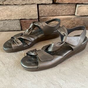 Elites by Walking Cradles sz 10 golden bronze comfort leather sandals
